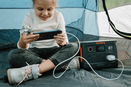 Choosing the Best Solar Power Bank for Summer Camping